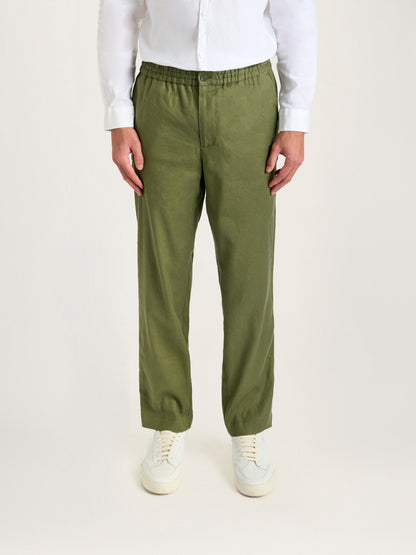 Pantalones de lino fáciles de color oliva