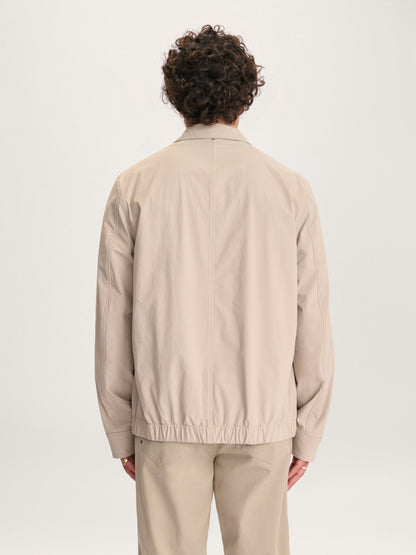 La chaqueta 360° en beige — estilo para todas las estaciones