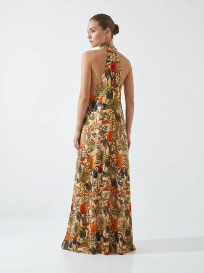 Vestido de seda lujoso con silueta fluida