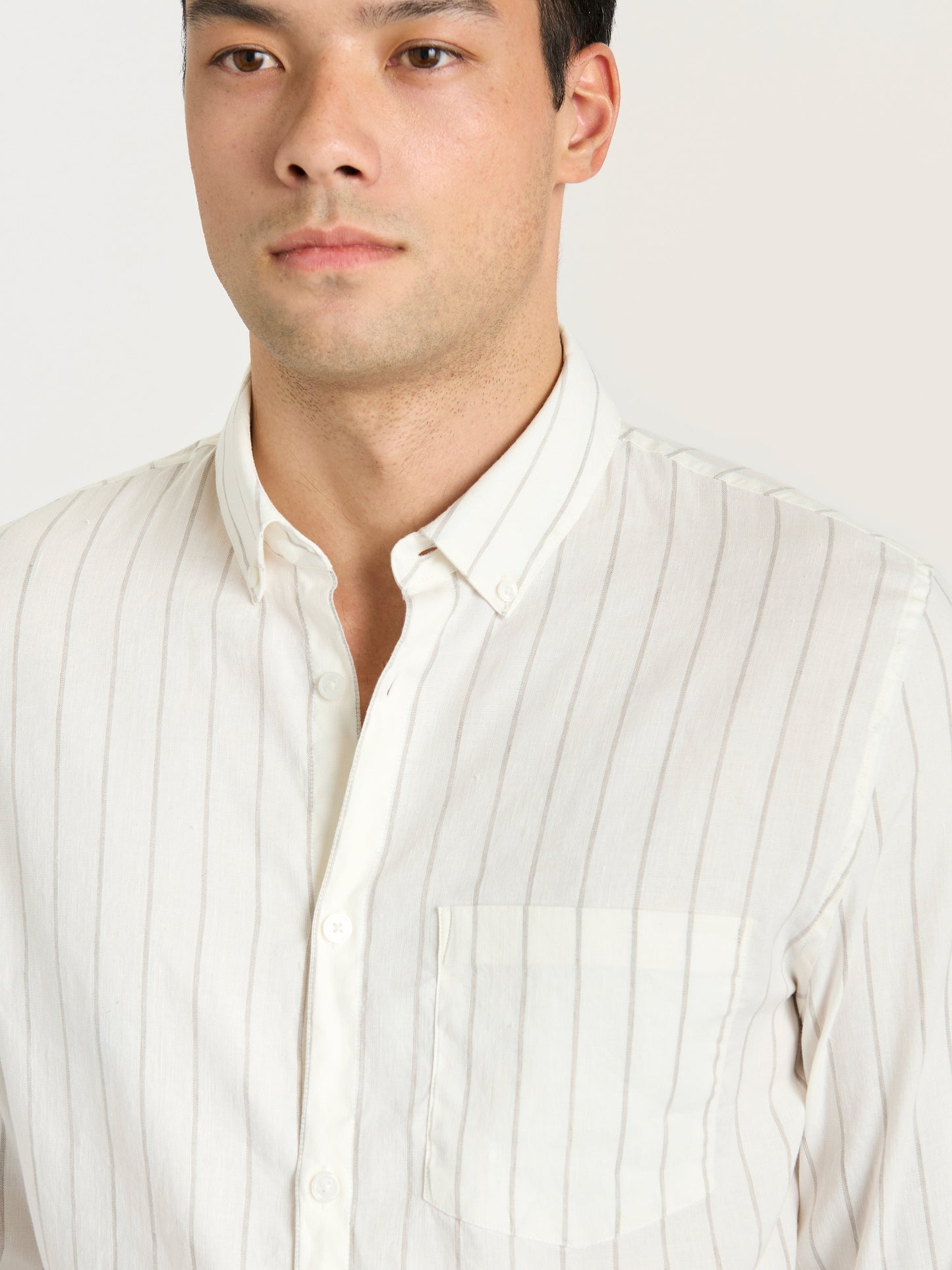Camisa de lino con cuello para todo el día en rayas color crudo