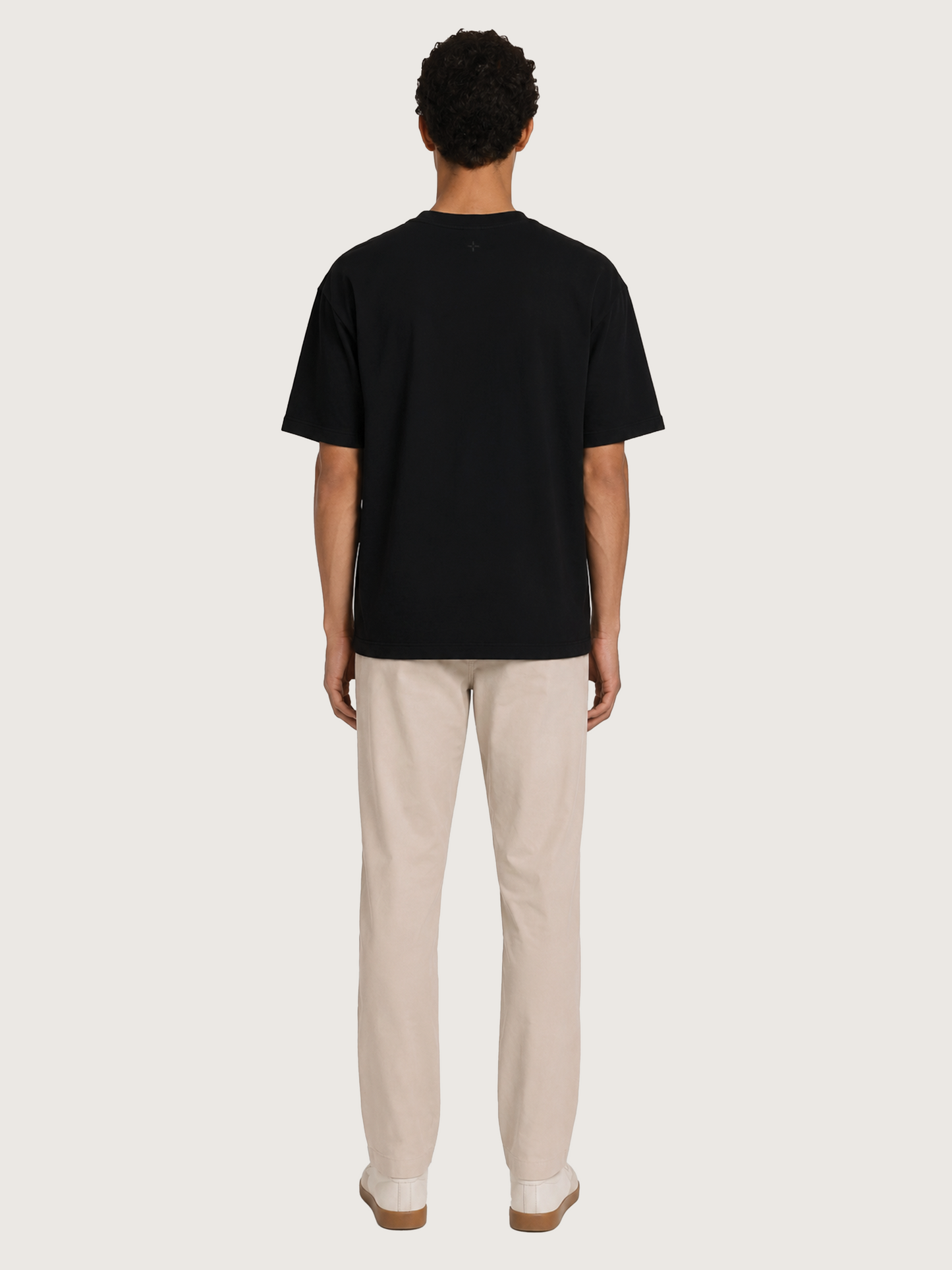 Camiseta de corte relajado en negro, algodón orgánico