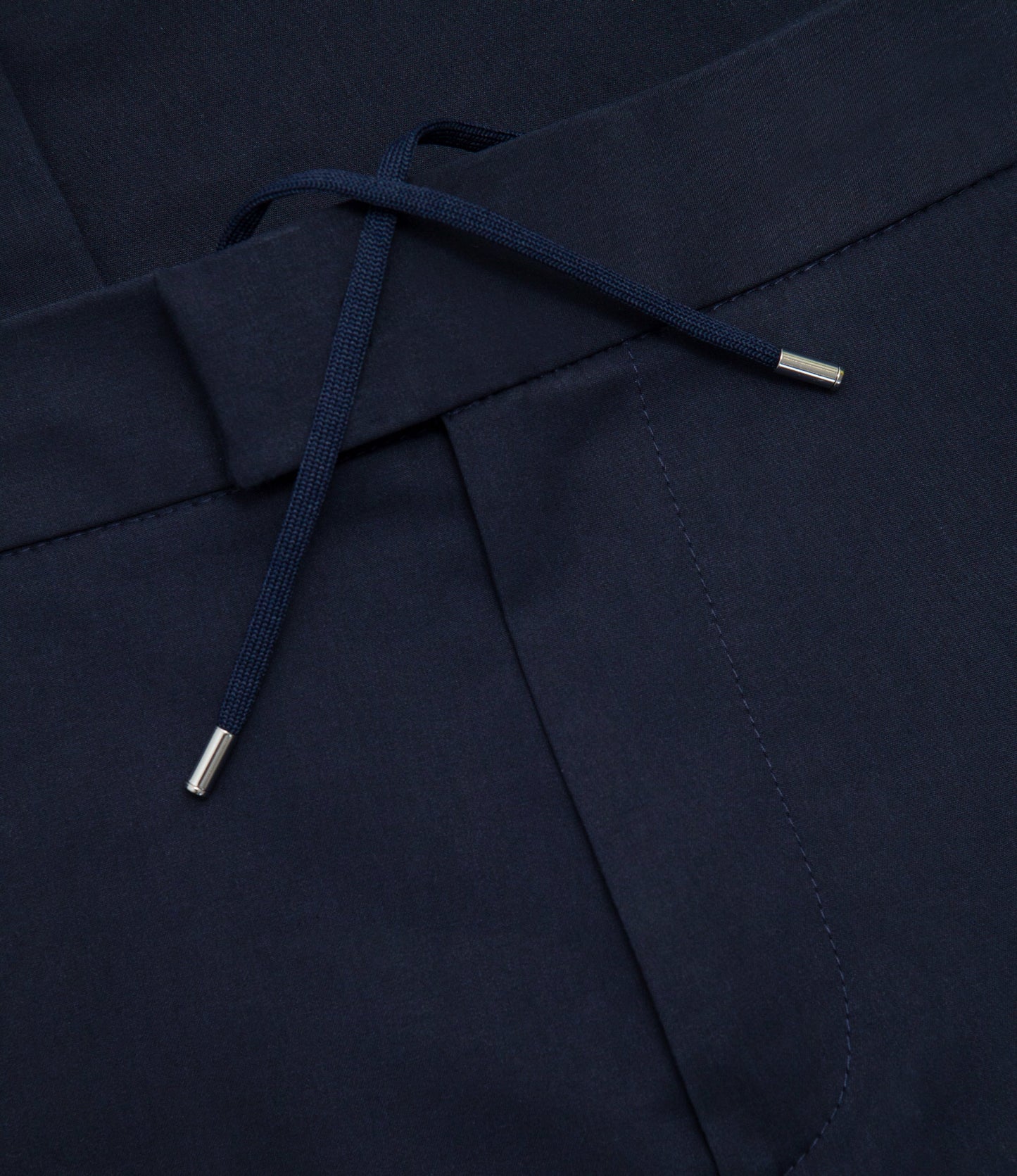El pantalón 24 de algodón elástico azul marino