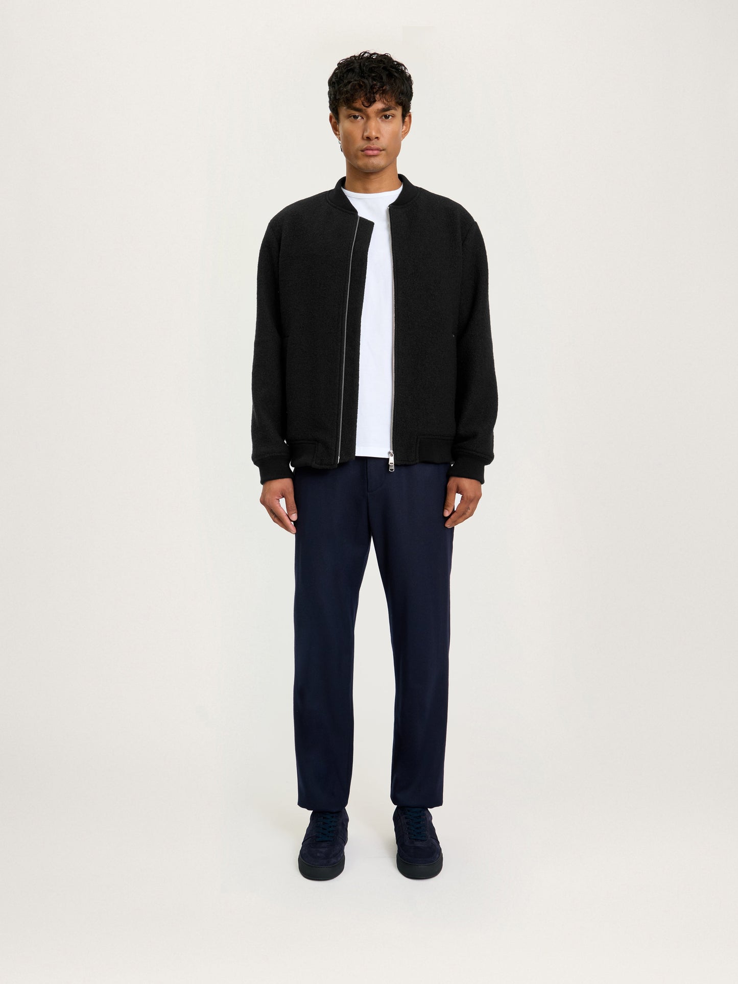 Chaqueta bomber Cloudwool en negro