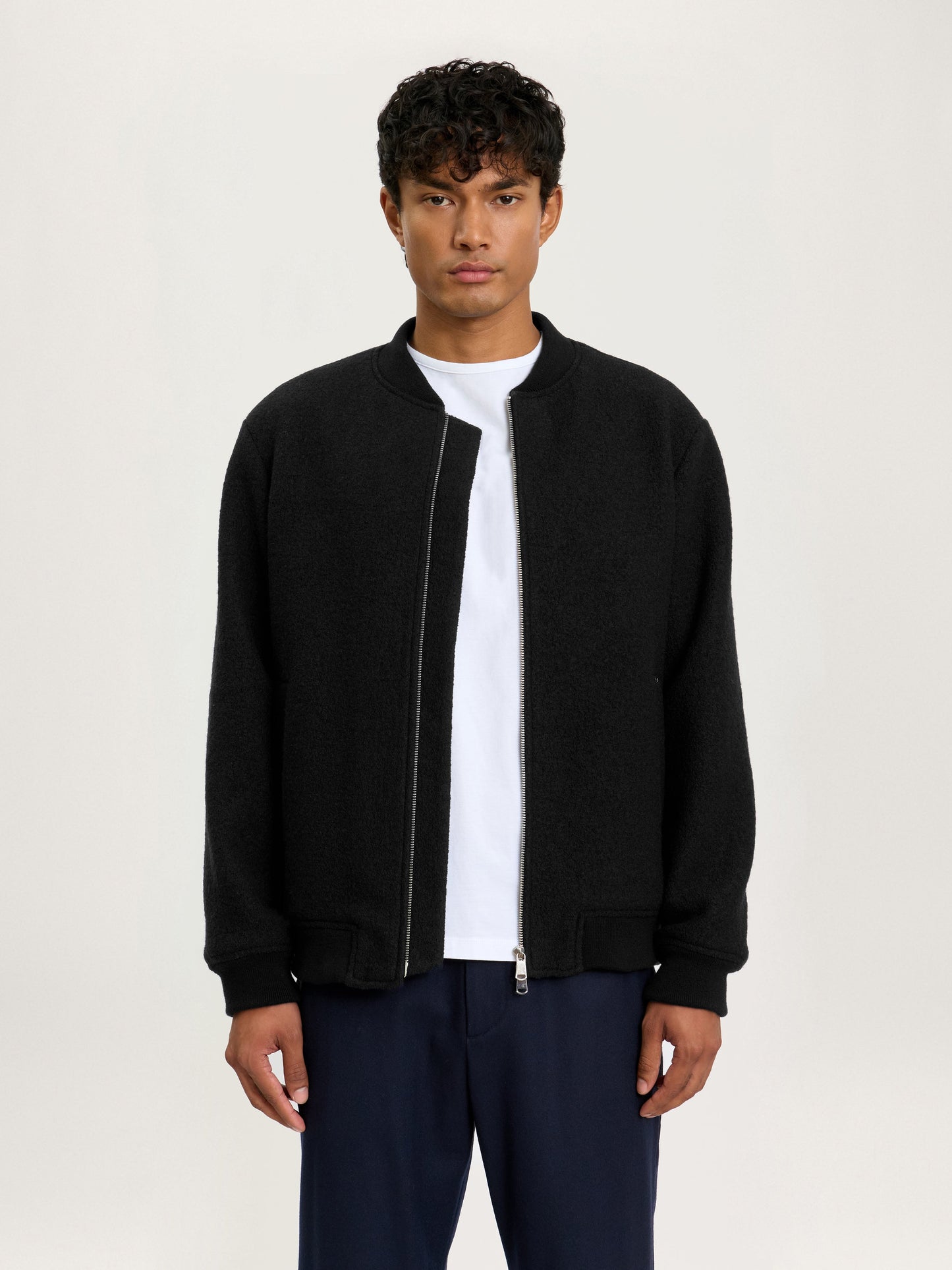Chaqueta bomber Cloudwool en negro