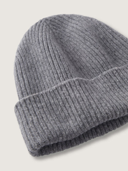 Gorro de lana gris cálido