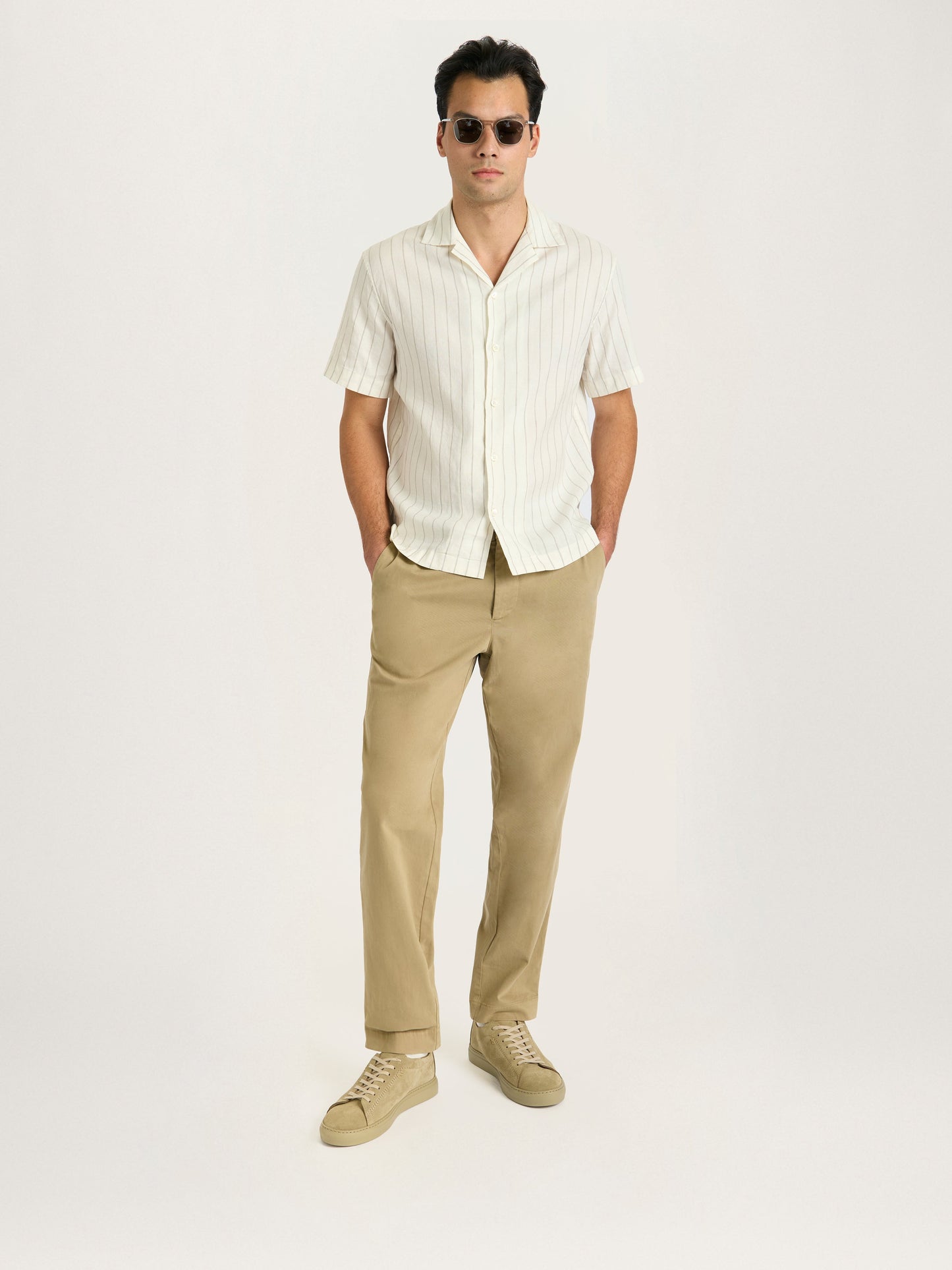 Camisa de lino a rayas Lido con cuello cubano en color ecru