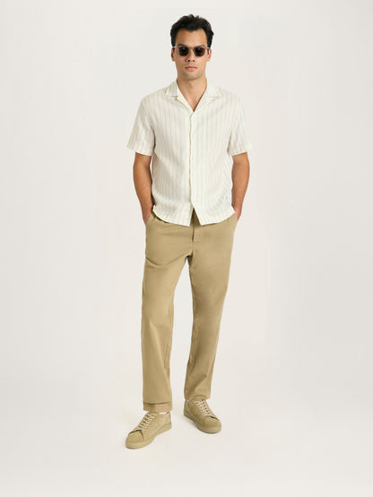 Camisa de lino a rayas Lido con cuello cubano en color ecru