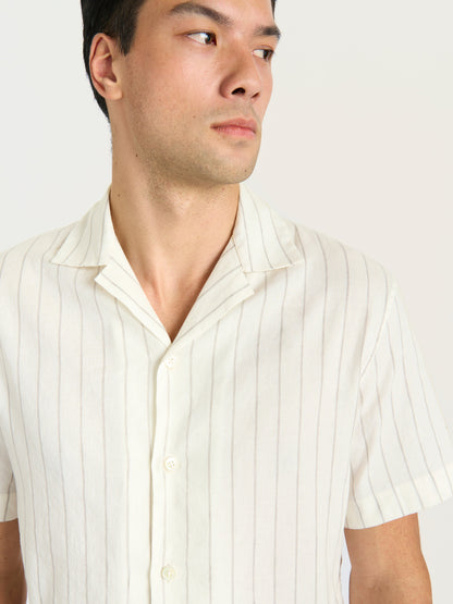 Camisa de lino a rayas Lido con cuello cubano en color ecru