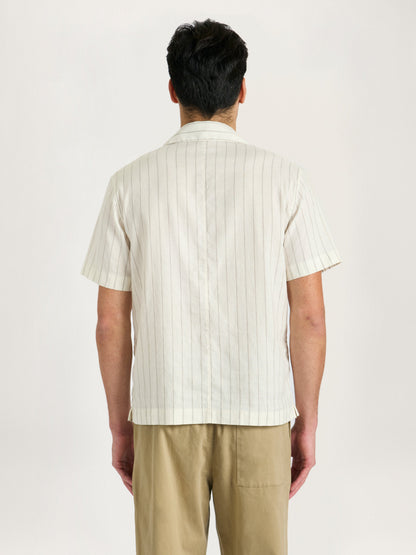 Camisa de lino a rayas Lido con cuello cubano en color ecru