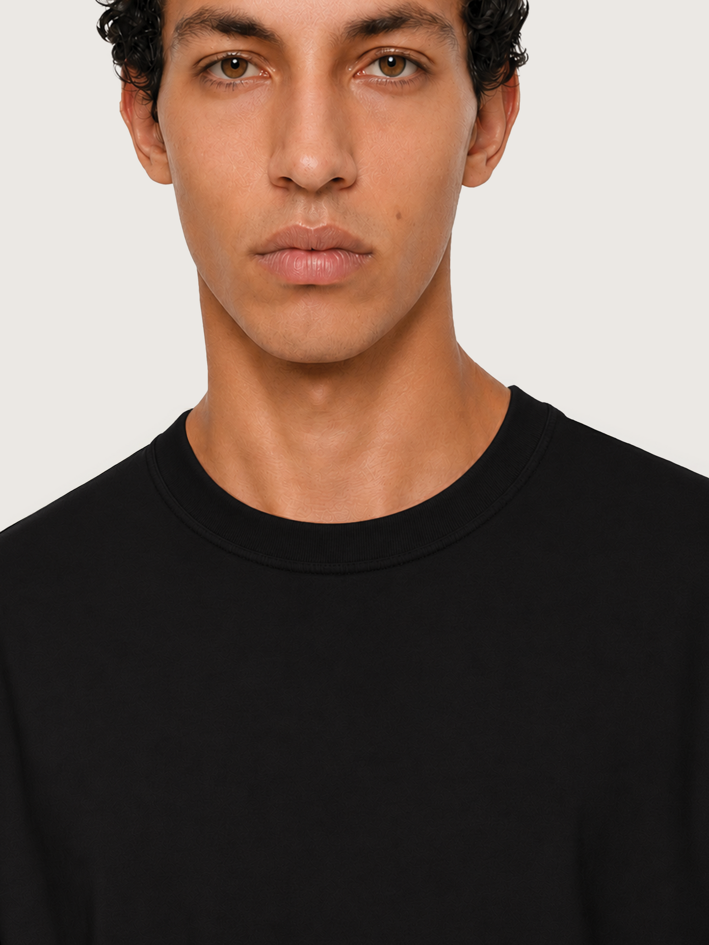 Camiseta de corte relajado en negro, algodón orgánico