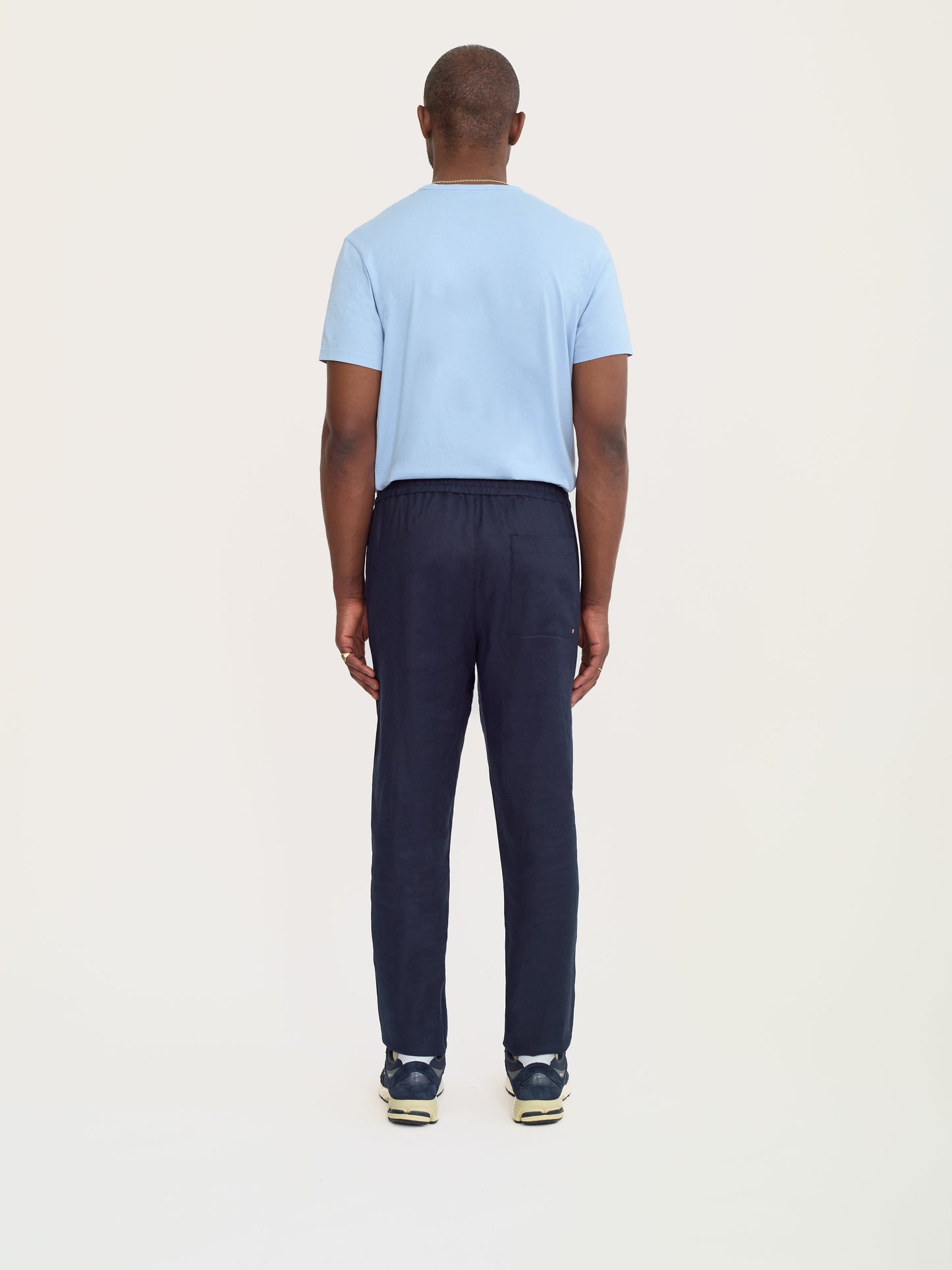 Pantalones de lino fáciles en azul marino