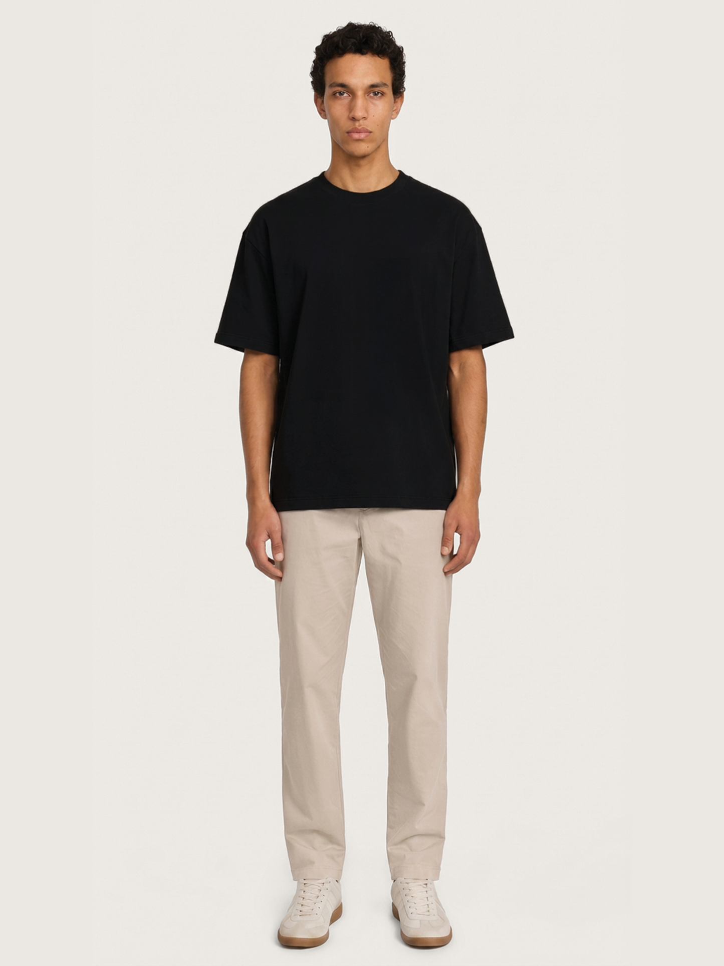 Camiseta de corte relajado en negro, algodón orgánico