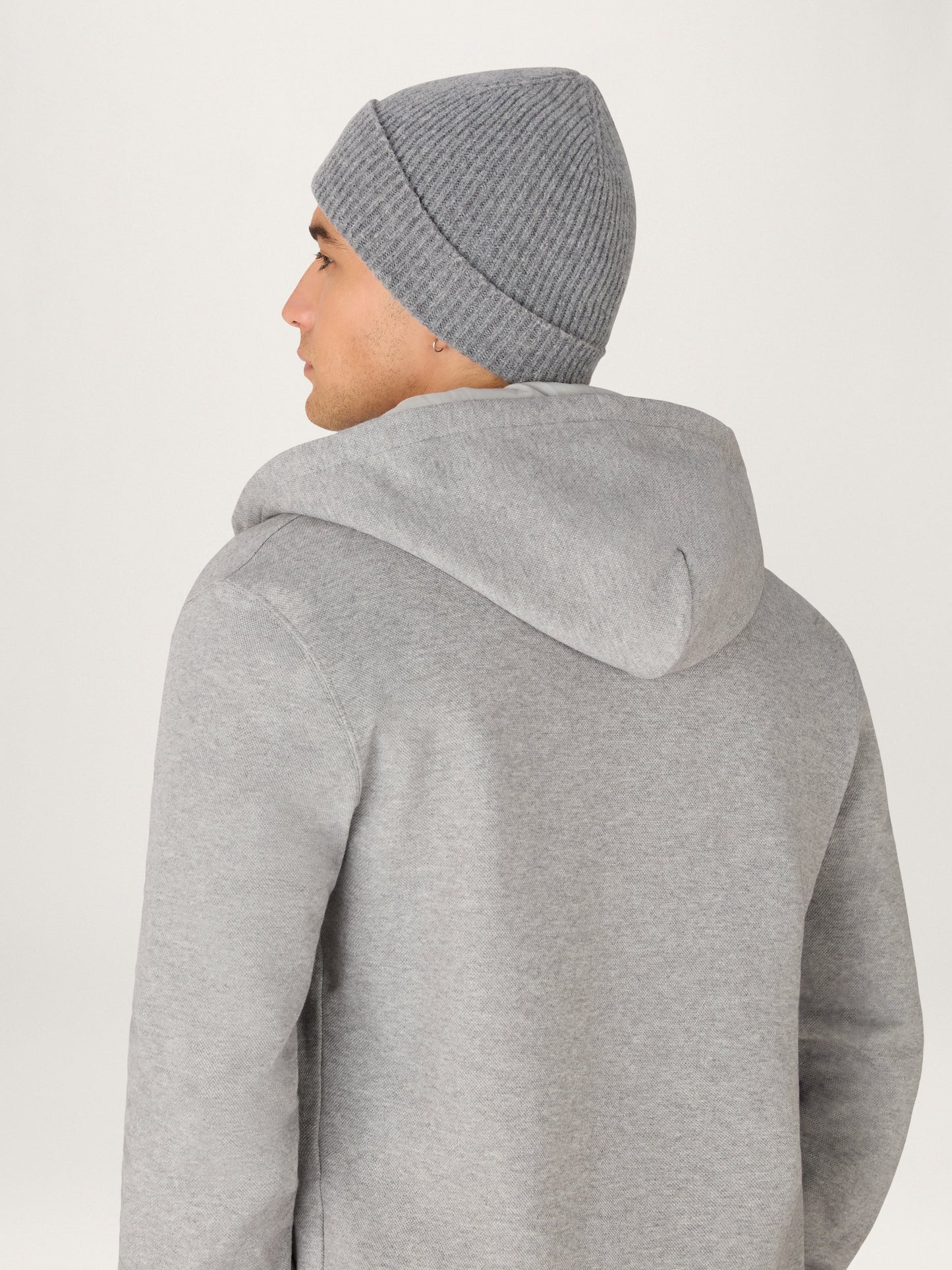 Gorro de lana gris cálido