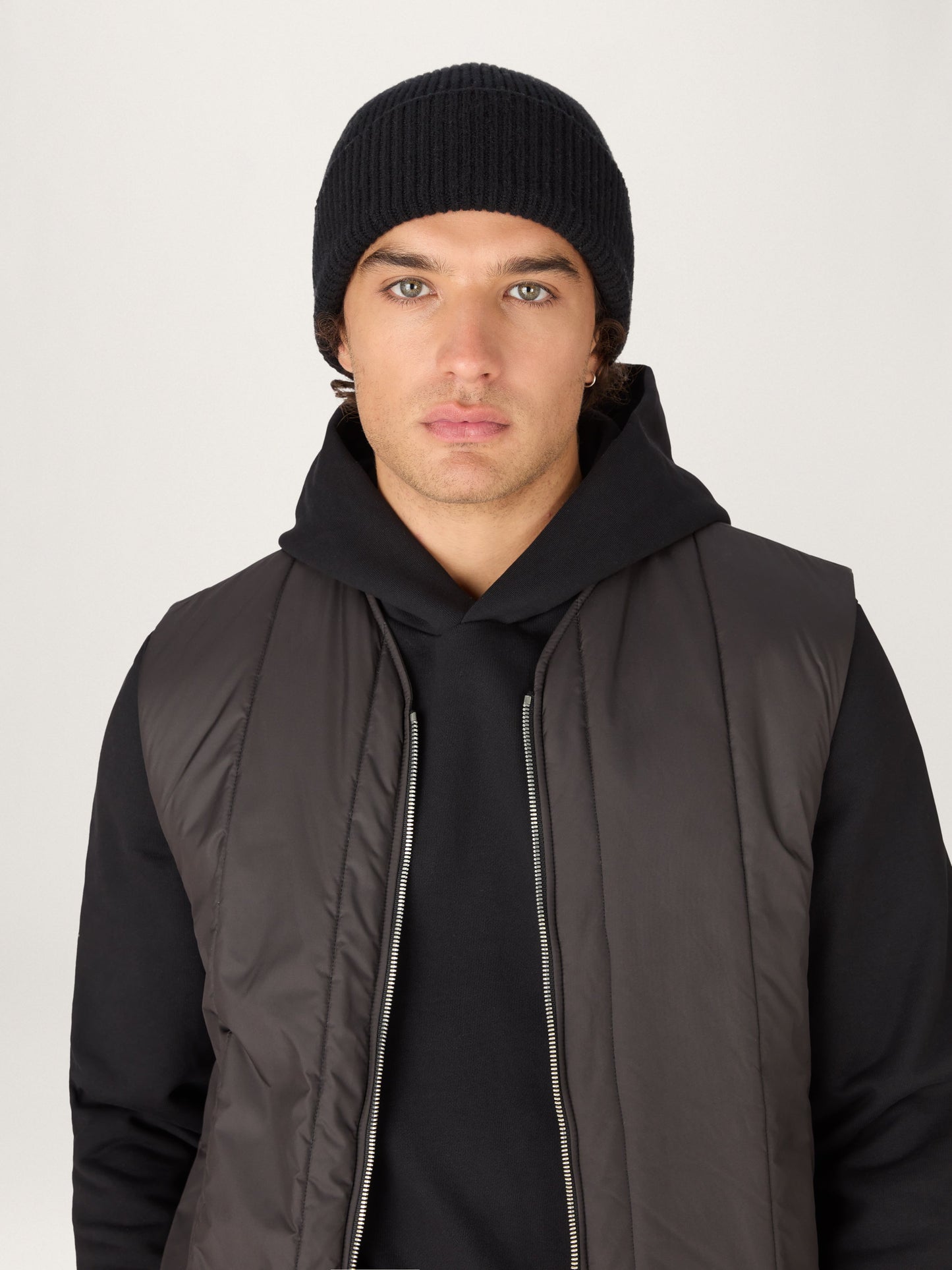 Gorro de punto negro, de lana, cómodo y cálido