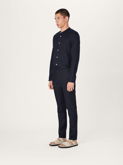 Los pantalones de lino 24 en azul marino