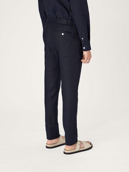 Los pantalones de lino 24 en azul marino