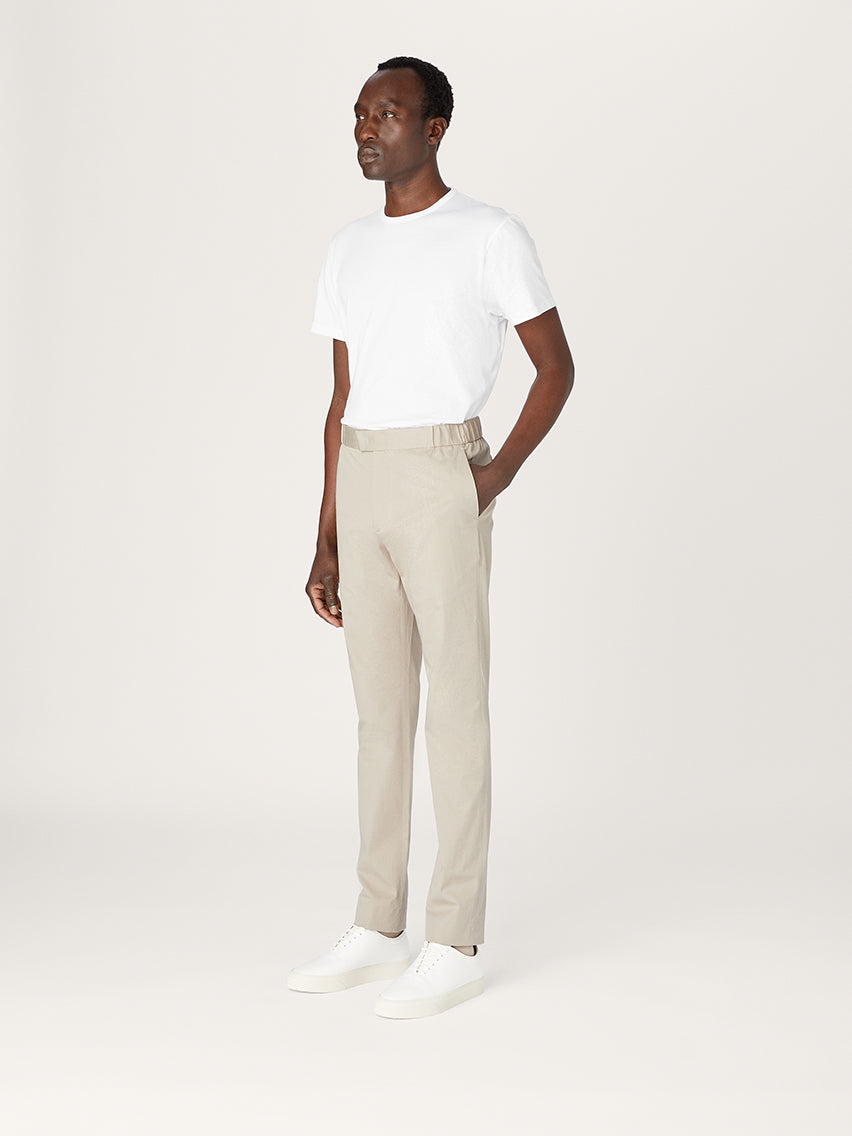 El pantalón 24: algodón elástico beige