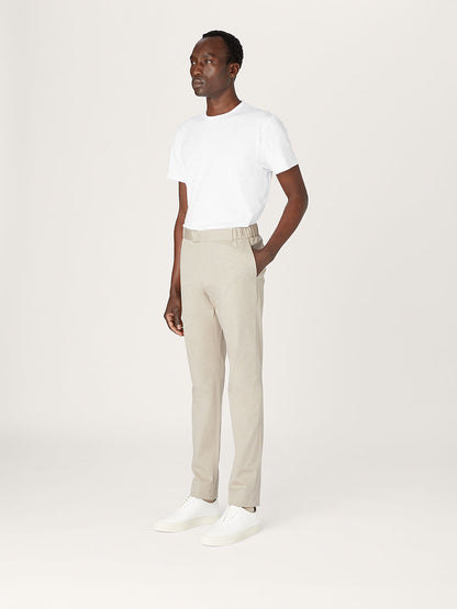 El pantalón 24: algodón elástico beige