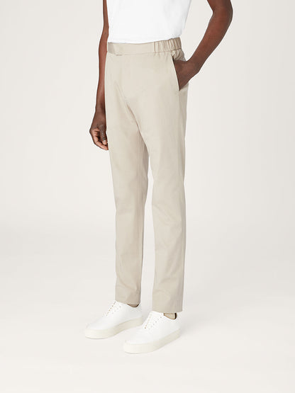 El pantalón 24: algodón elástico beige
