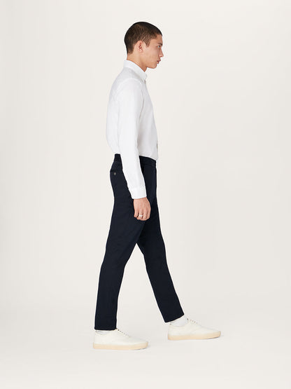 El pantalón 24 de algodón elástico azul marino