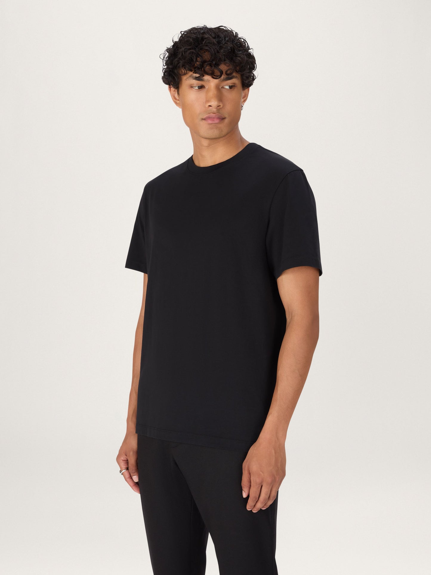 La camiseta de algodón orgánico de peso pesado – negra