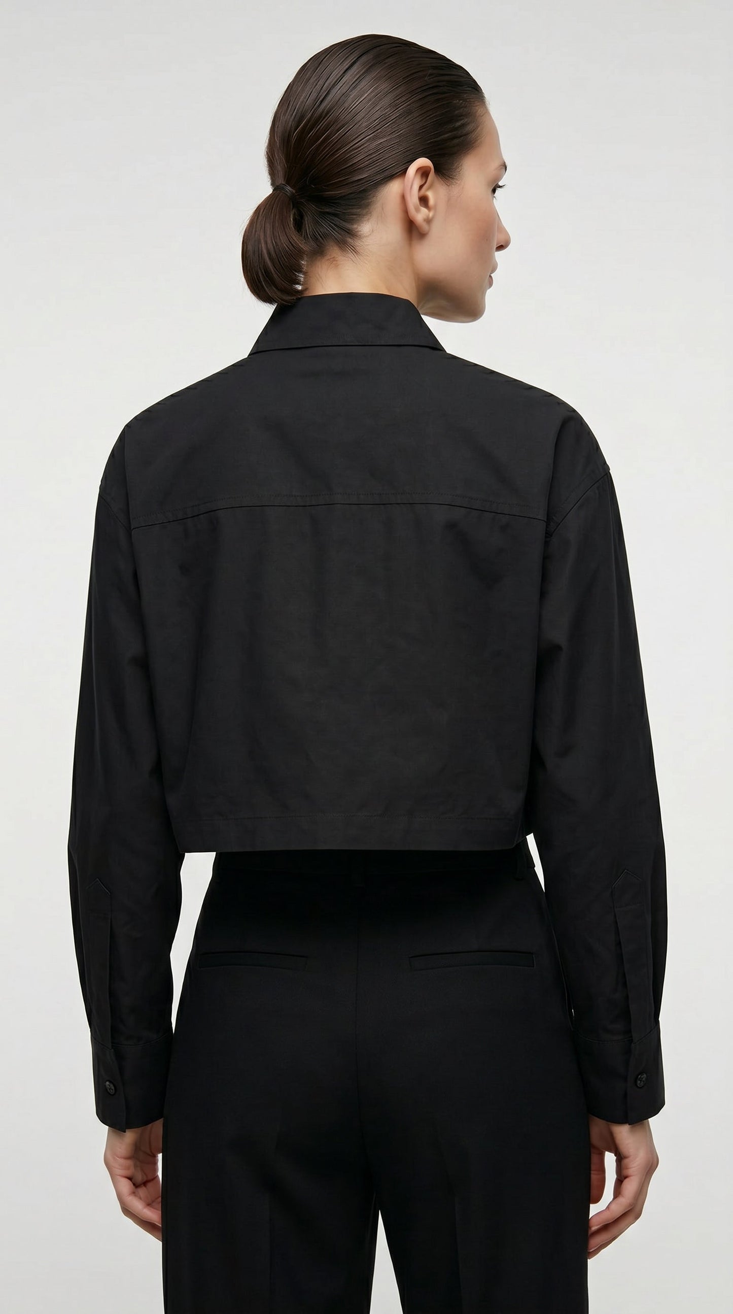 Camisa corta chic — A la moda y con un ajuste favorecedor