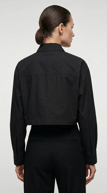 Camisa corta chic — A la moda y con un ajuste favorecedor