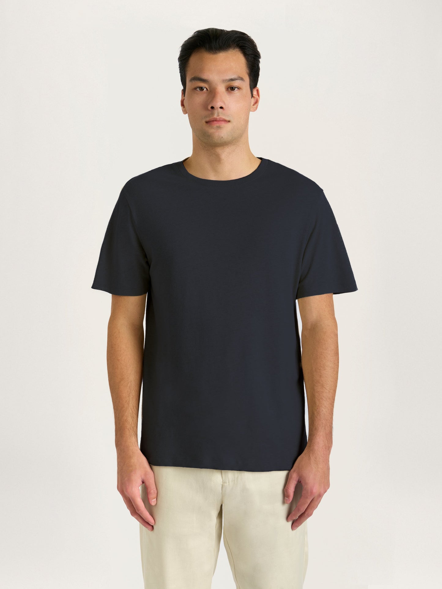 La camiseta de lino en azul marino