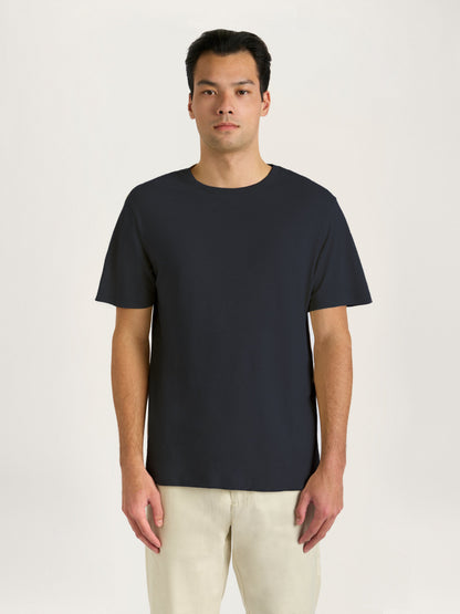 La camiseta de lino en azul marino