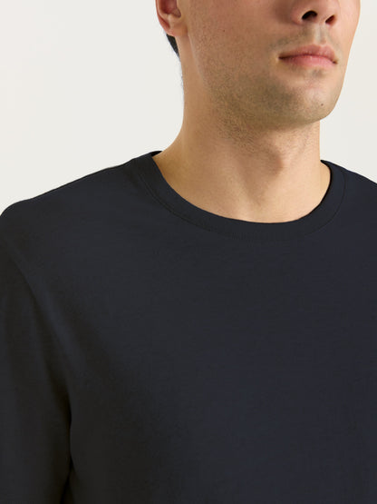 La camiseta de lino en azul marino