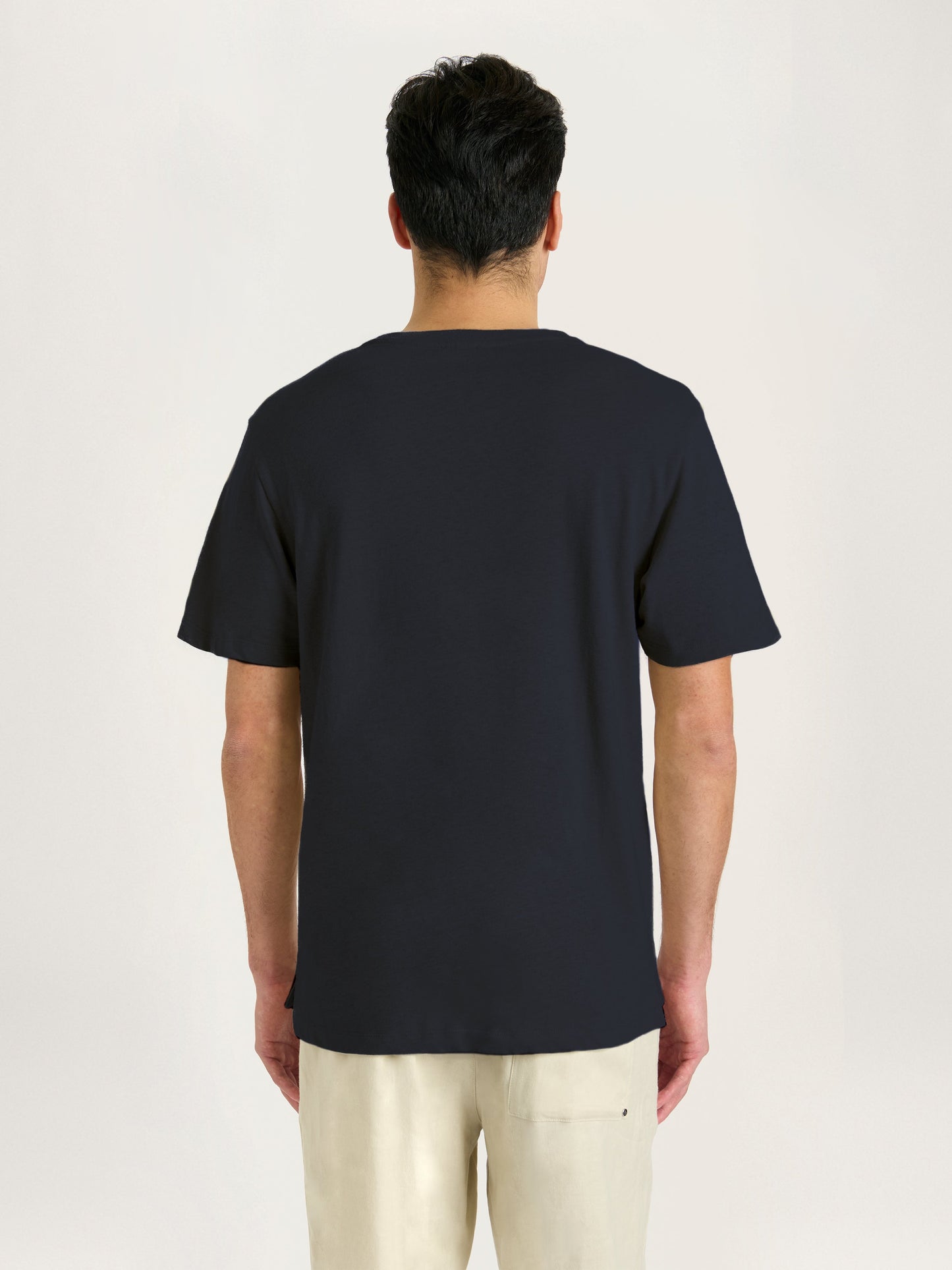 La camiseta de lino en azul marino