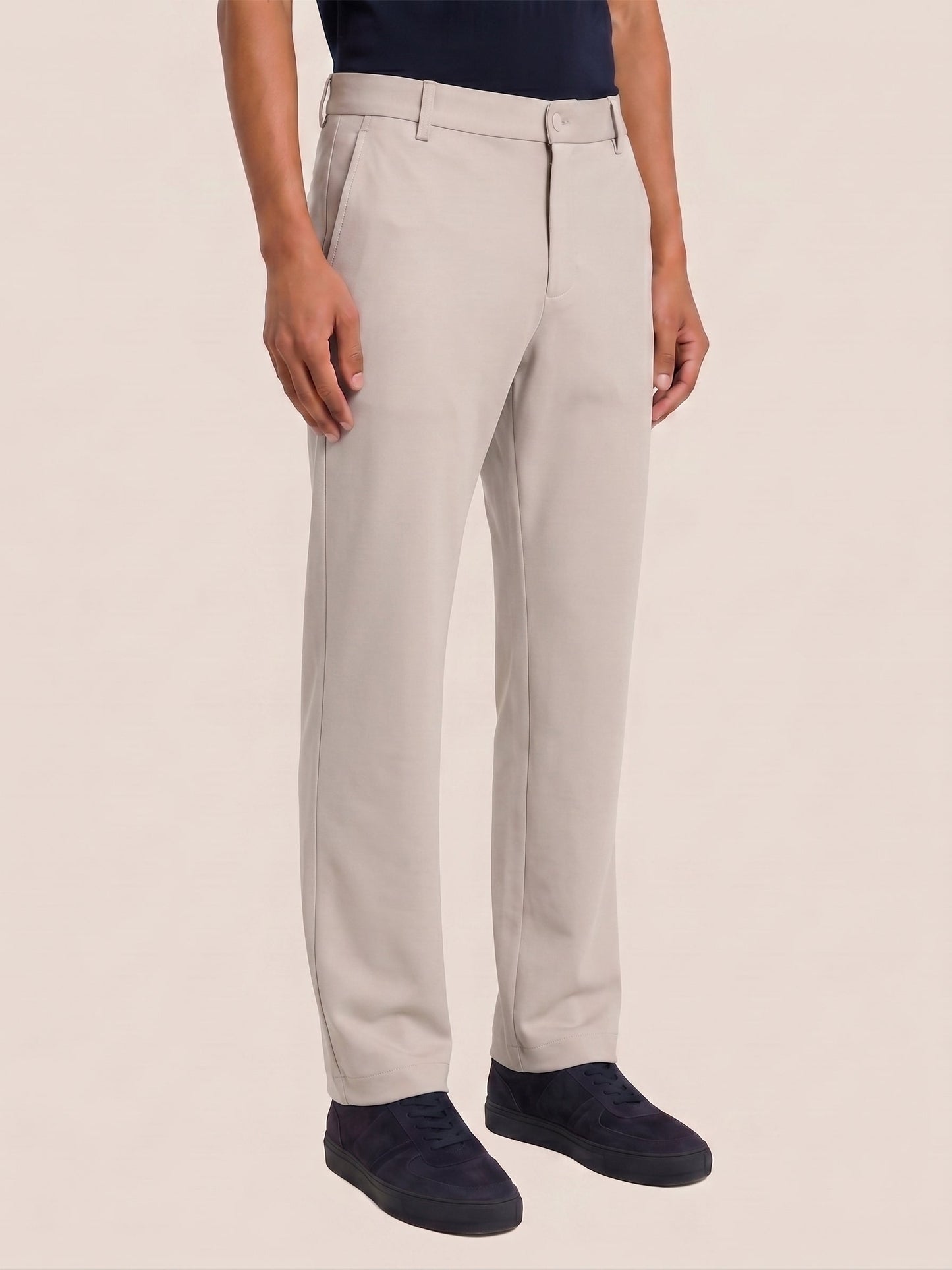 Los pantalones 360° en color beige