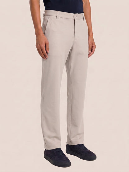 Los pantalones 360° en color beige