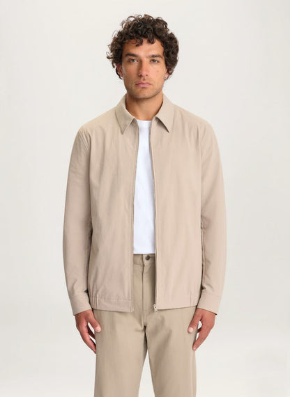 La chaqueta 360° en beige — estilo para todas las estaciones